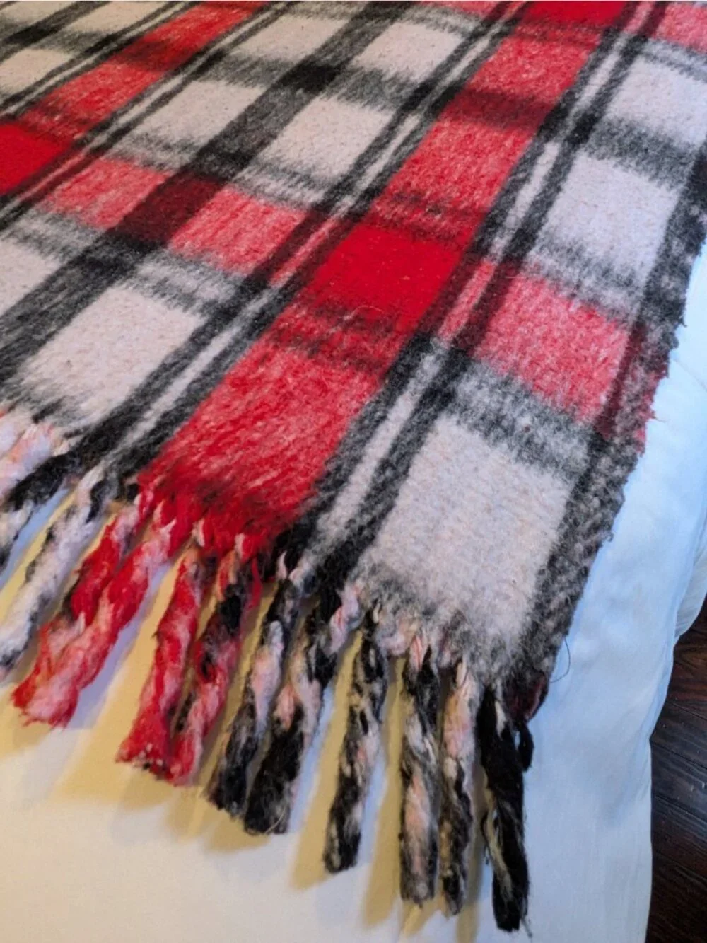 Vtg Plaid Woven Yoga Blanket Throw Reversible Poly Blend Fringe Red Black 59x79